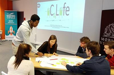 Studenten brainstormen tijdens IC4life