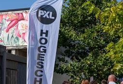 PXL-Personeelsfeest-20210907-sfeer-WEB-005.jpg